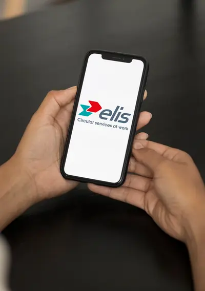 Hands_smartphone_elis